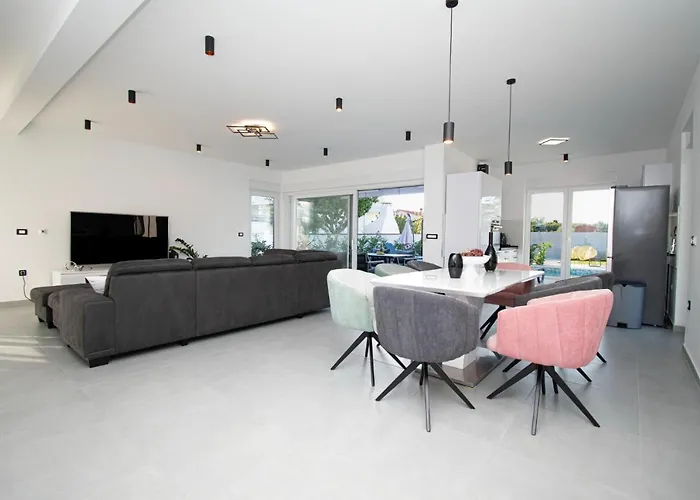 Elite 1 빌라 풀라