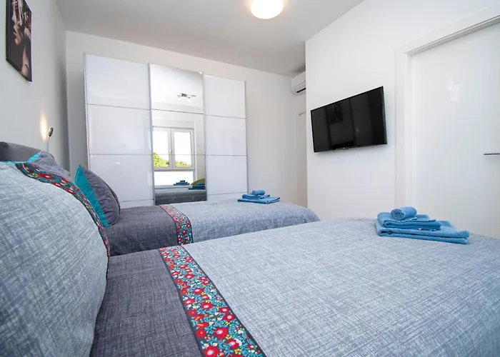 Elite 1 빌라 풀라