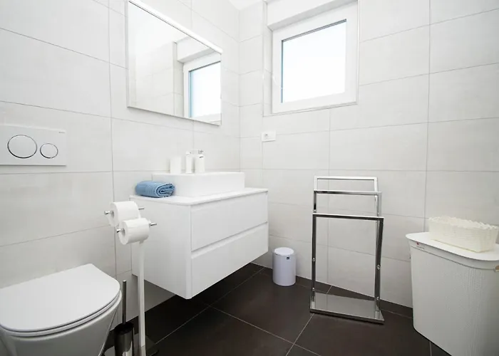 Elite 1 빌라 풀라